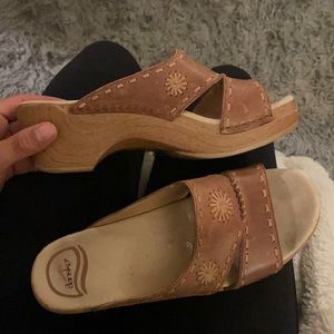 Dansko chunky flower sandals